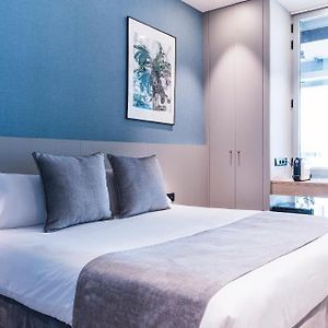 Zimmer mit Kingsize-Bett